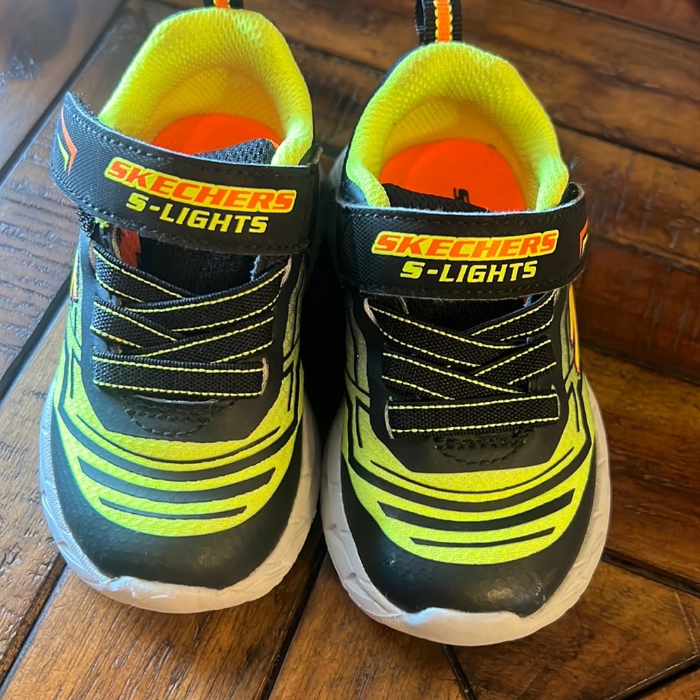 Sketchers light up shoes toddler